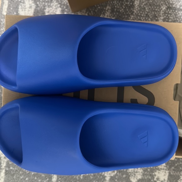 Brand new authentic yeezy blue slides size 10,13 - Picture 3 of 6
